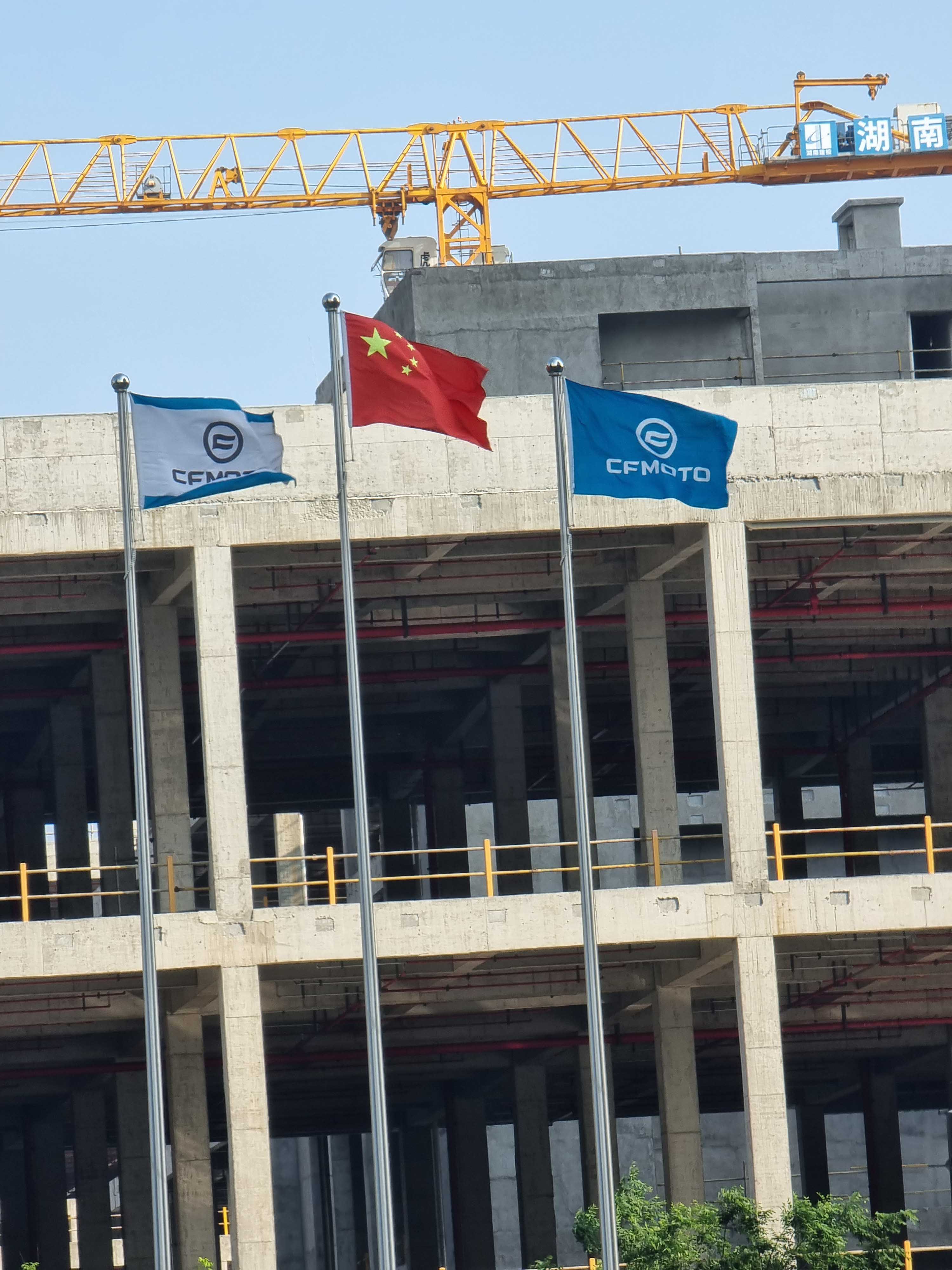 cfmoto-cina-tovarna-stavba